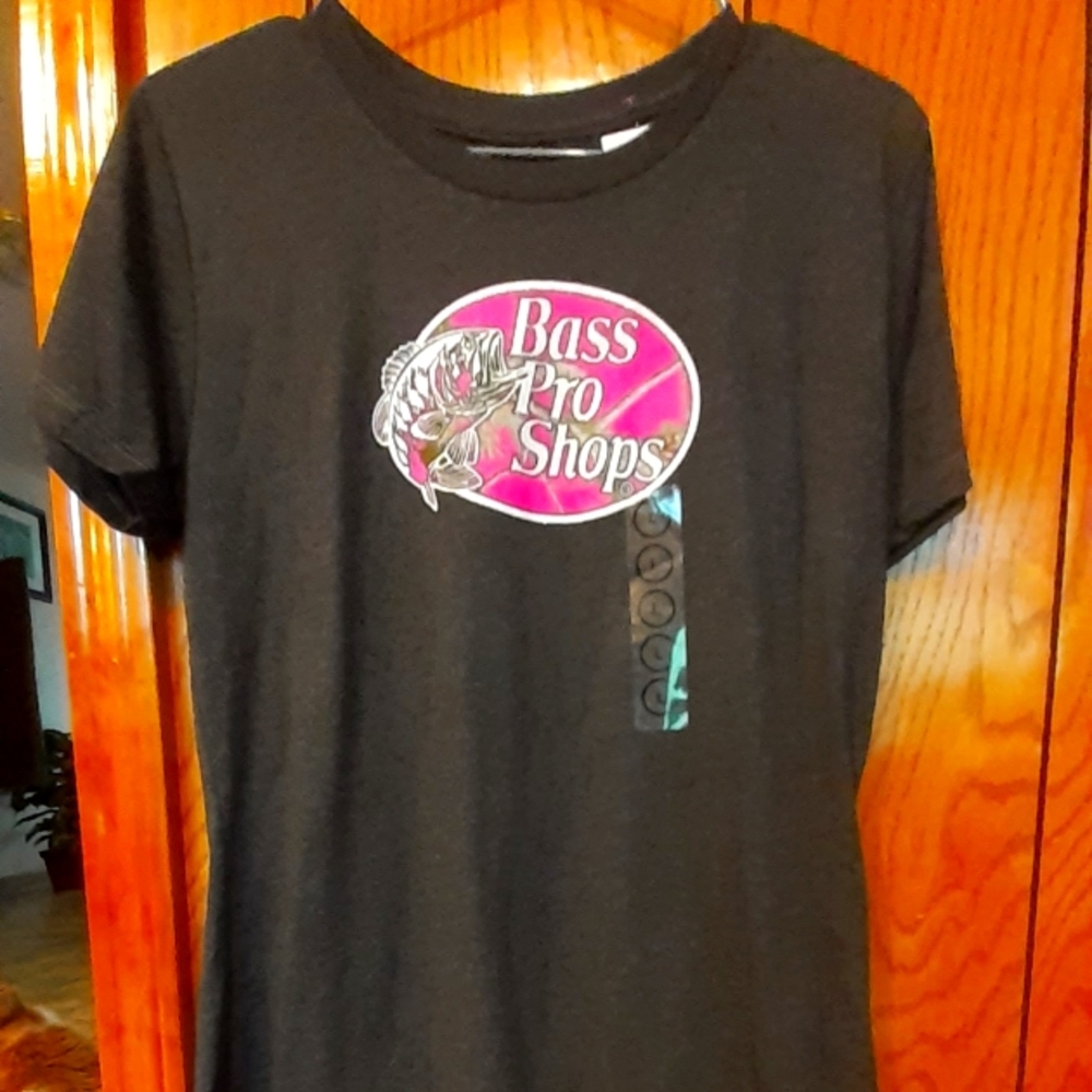 Girls Bass Pro tee, NWT,size L, black with pink logo.